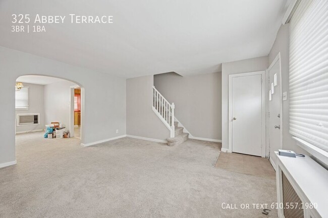 Building Photo - 325 Abbey Terrace