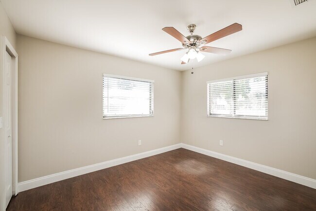 Building Photo - 25353 Doredo Dr