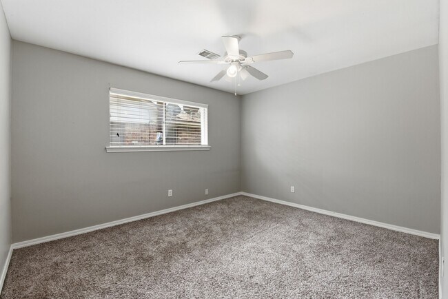 Building Photo - 7215 Ridge Oak Dr