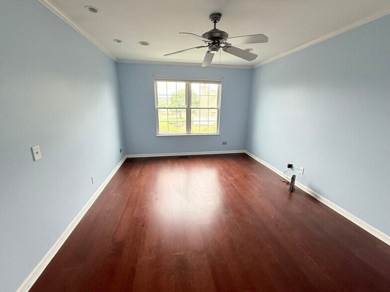Building Photo - 272 Le Parc Cir