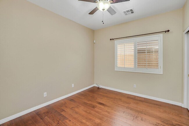 Building Photo - Queen Creek beauty!