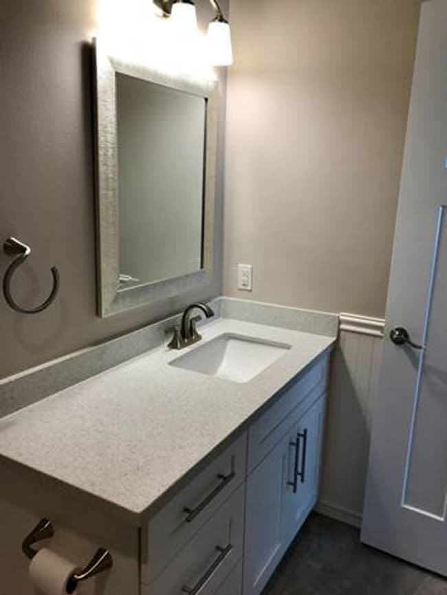 Building Photo - Beautifully remodeled DuPont 2 bedroom 2 bath house with A/C