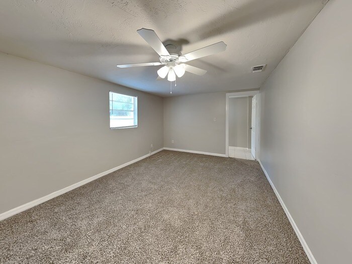 Building Photo - 802 Lincoln Ave