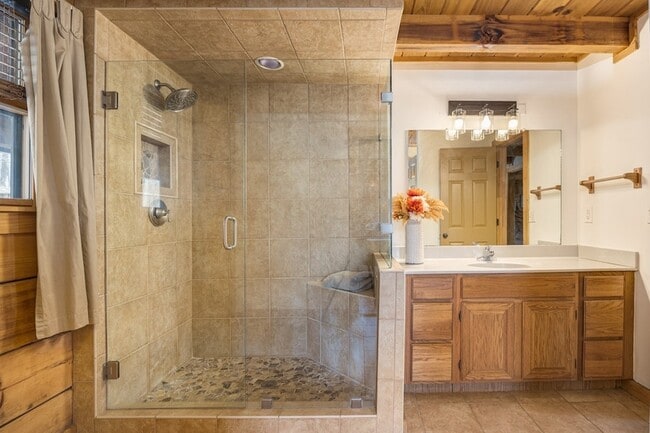 Building Photo - 1762 Burke Hollow Rd