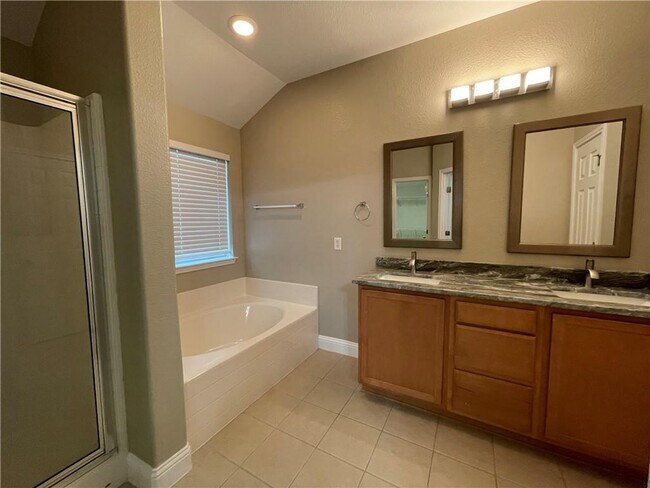 Building Photo - 18512 Sandy Bottom Dr