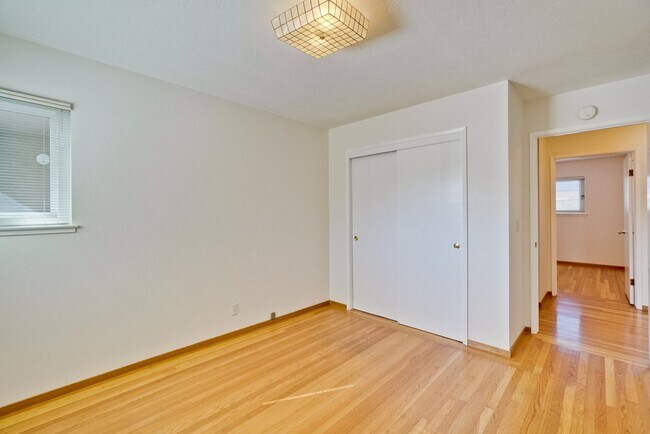 Building Photo - 5097 Forest Glen Dr