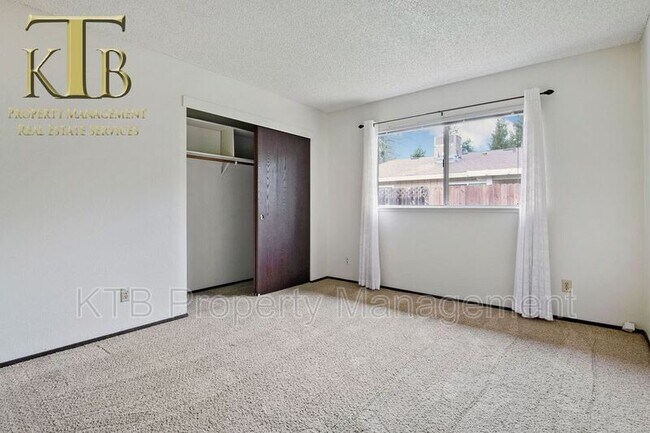 Building Photo - 4751 Knapp Way