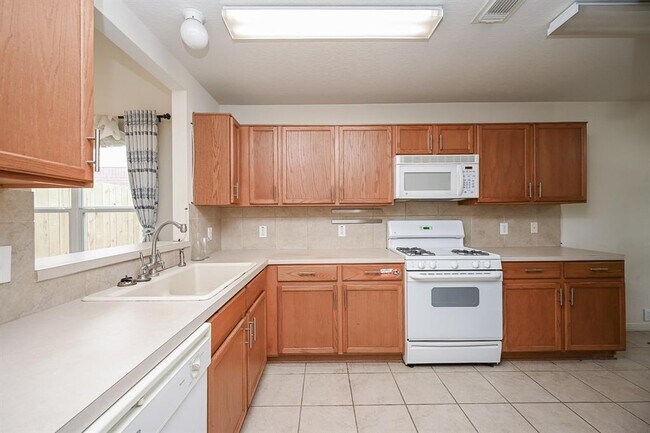 Building Photo - 20015 Cypresswood Springs