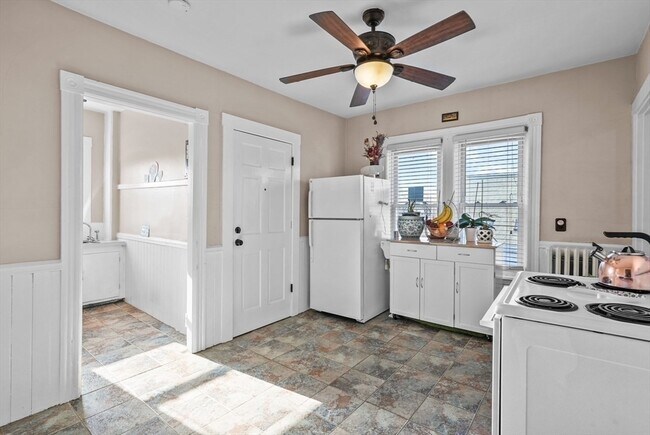 Building Photo - 42 Pleasant St