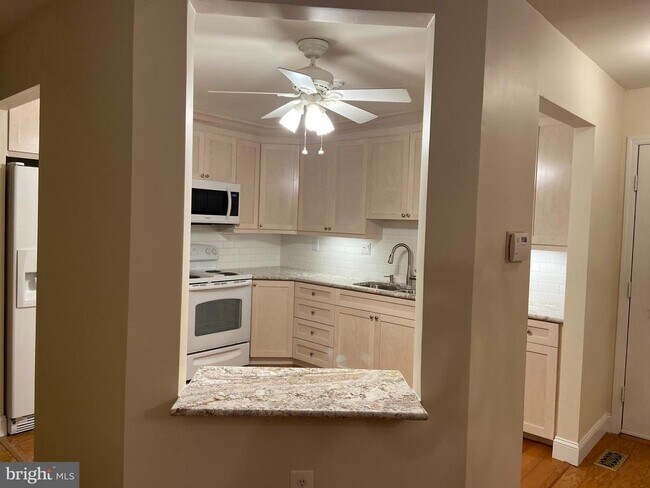 Building Photo - 8 Benjamin Franklin Dr