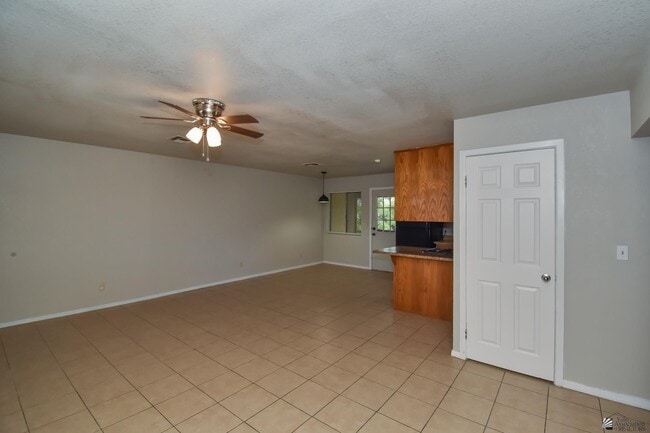 Building Photo - 1101 S Avenue C