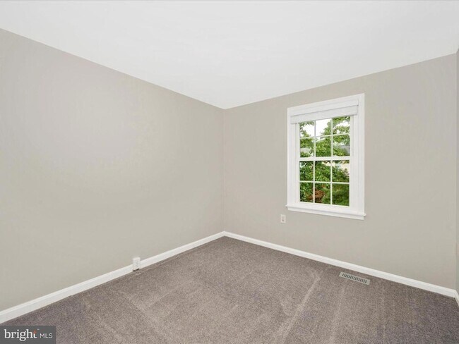 Building Photo - 112 Bracken Ct