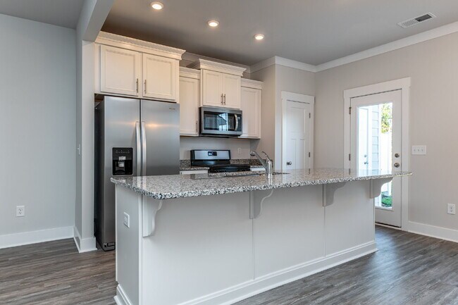 Building Photo - Elegant 3 Bedroom 2.5 Bathroom Townhome Near Downtown Greenville $1,850/mo rent