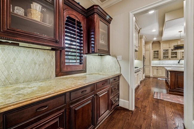 Building Photo - 170 Plantation Rd