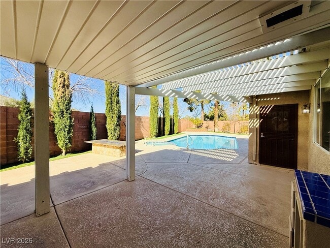 Building Photo - 2547 Serenity Hollow Dr