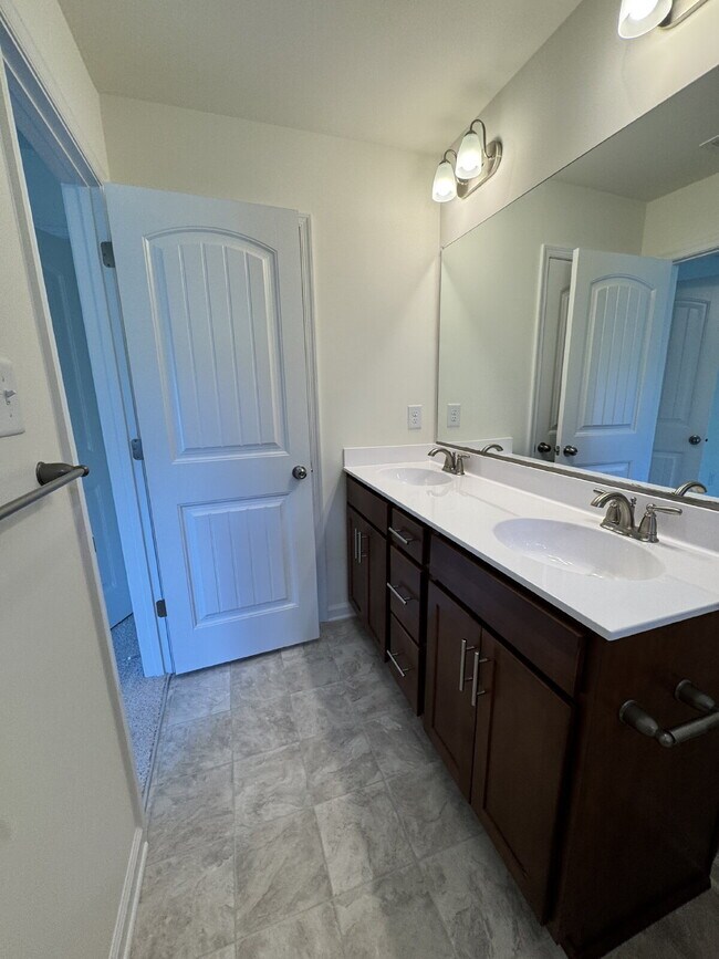 Building Photo - Brand New 3-Bedroom Townhome for Rent in The Glens at Scott Place