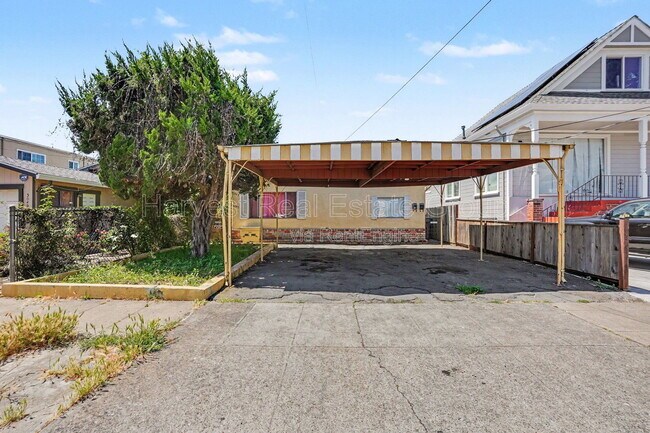 Building Photo - 3043 Blossom St