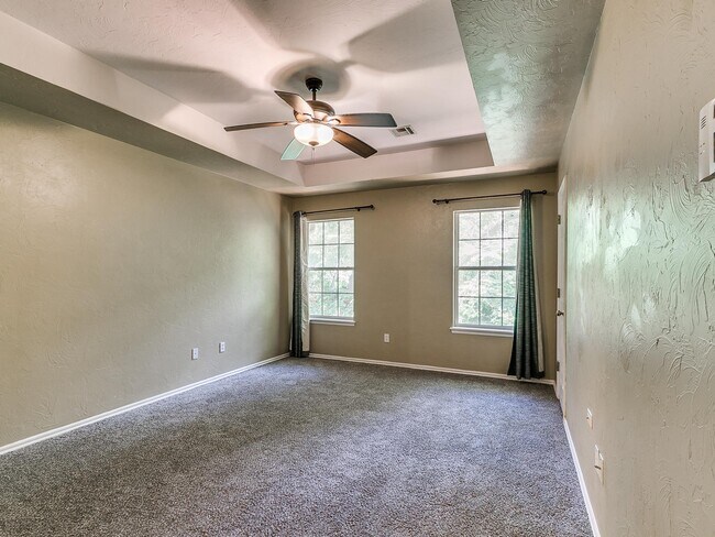 Building Photo - 1815 Chelsea Dr