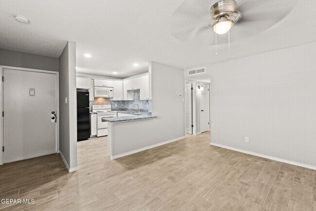 Building Photo - 6400 Edgemere Blvd