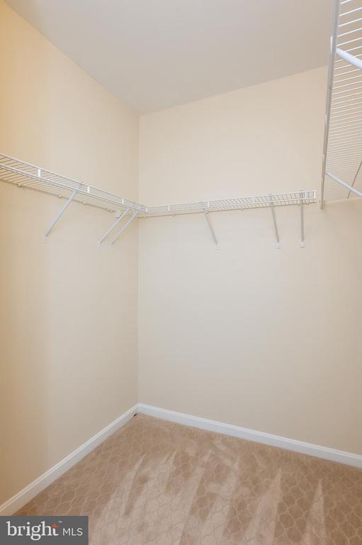 Building Photo - 400 Symphony Cir