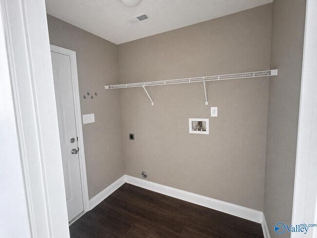 Building Photo - 229 Shadow Ct SW