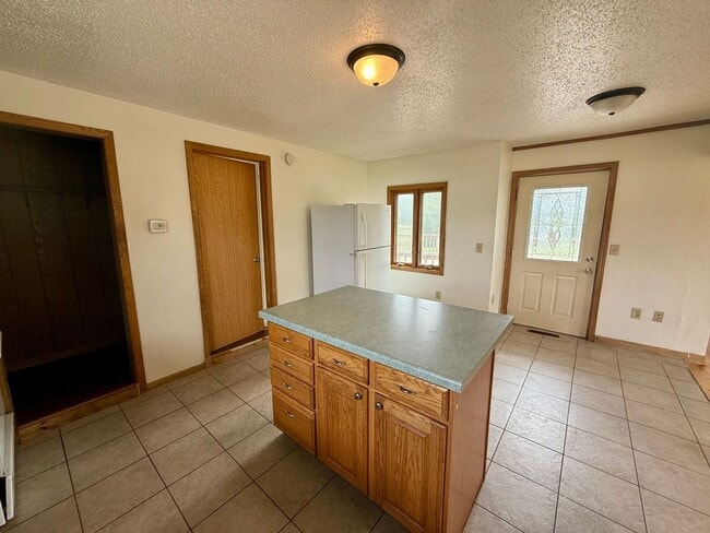 Building Photo - 3 Bed 2 Bath Single Family Home in Elcho