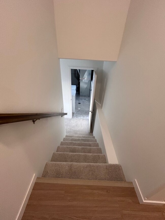 Building Photo - 3 Bed 3 Bath TownHome