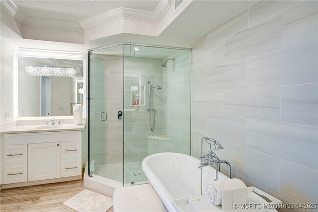 Building Photo - 5799 NE Island Cove Way