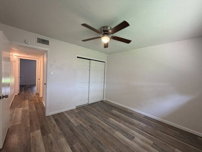 Building Photo - 3704 La Paz Dr