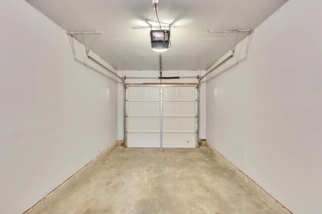 Building Photo - 2203 E Stassney Ln