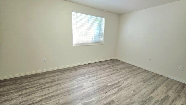 Building Photo - 619 W 2300 S