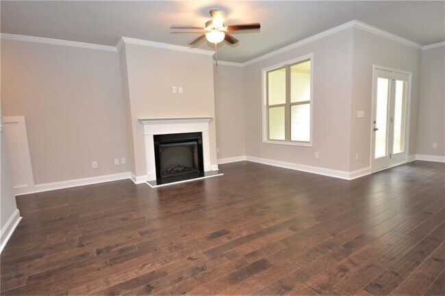Building Photo - 2170 Manor Pointe Dr