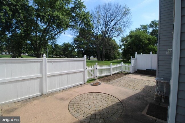 Building Photo - 681 Rose Hollow Dr