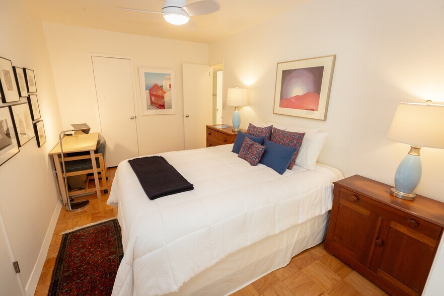 bedroom & walking in - 3001 Veazey Terrace NW