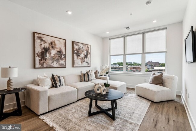 Building Photo - 139 W Chelten Ave