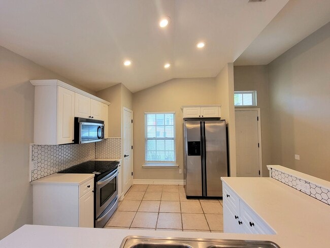 Building Photo - 3 bedroom house for rent early December 2025 in NE Tallahassee, garage, fenced yard renting $2025...