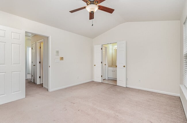 Building Photo - Spacious Townhome in Vibrant Breckenridge ...