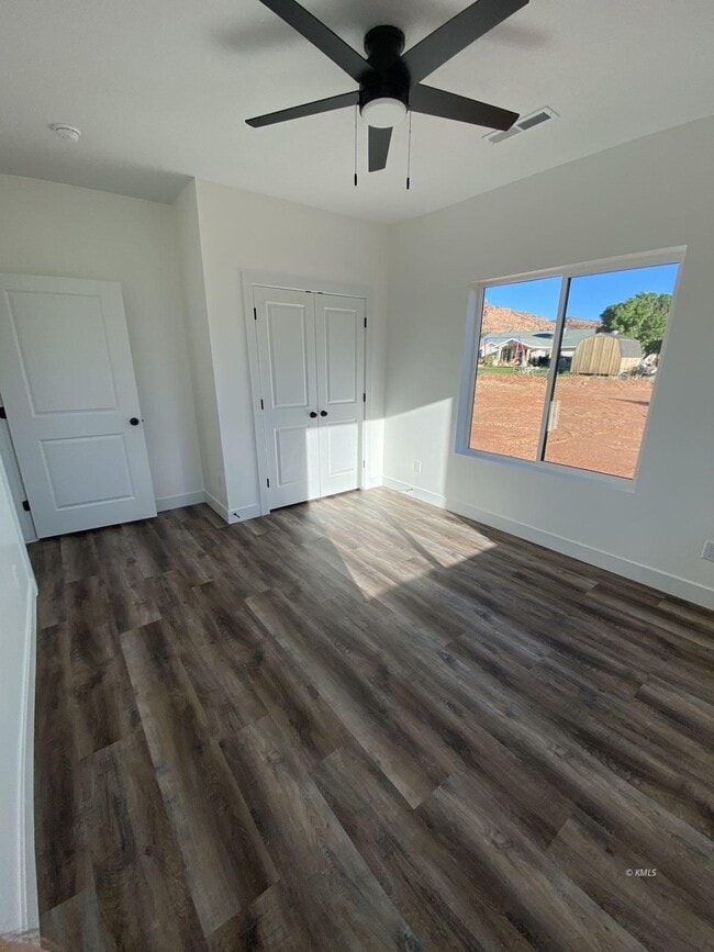 Building Photo - 742 W Vance Dr