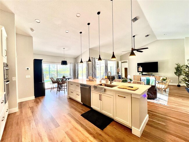 Building Photo - 6000 Key Largo Cir