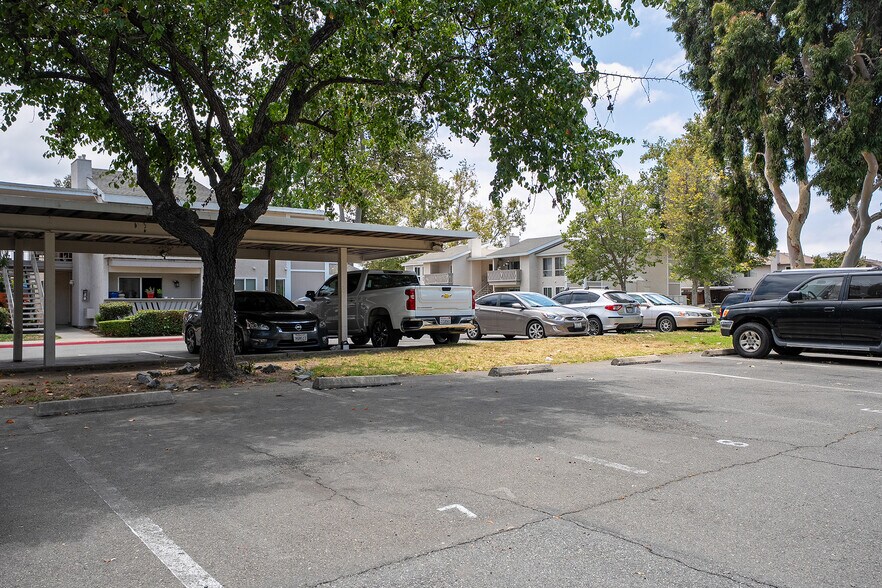 Building Photo - 520 Sandalwood Pl