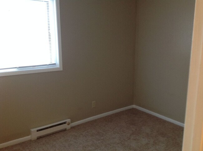 Building Photo - Cute, 3 bedroom apartment for rent in Spicer, MN