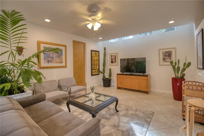 Building Photo - 2200 Lincoln Ave