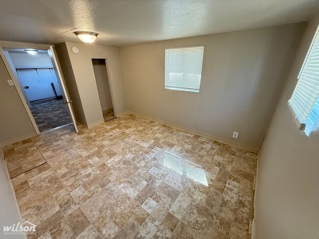 Building Photo - 3-Bedroom 1 - Bathroom Home Near Local Ame...