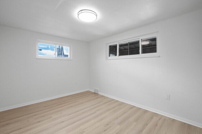 Building Photo - Charming 2 bedroom home in McKees Rocks available May 1!