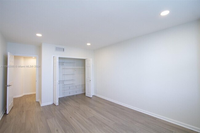 Building Photo - 3725 S Ocean Dr