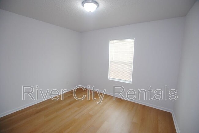 Building Photo - 5749 Silver Sands Cir