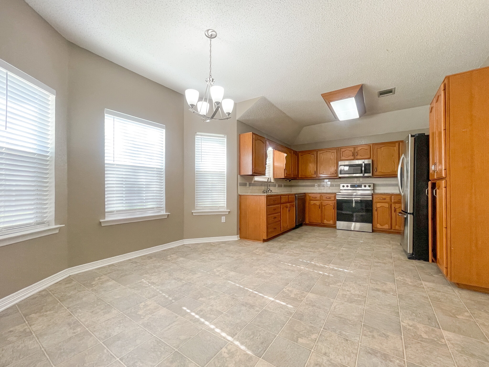 Building Photo - 1029 S Haven