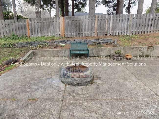 Building Photo - 3885 SW 102nd Ave