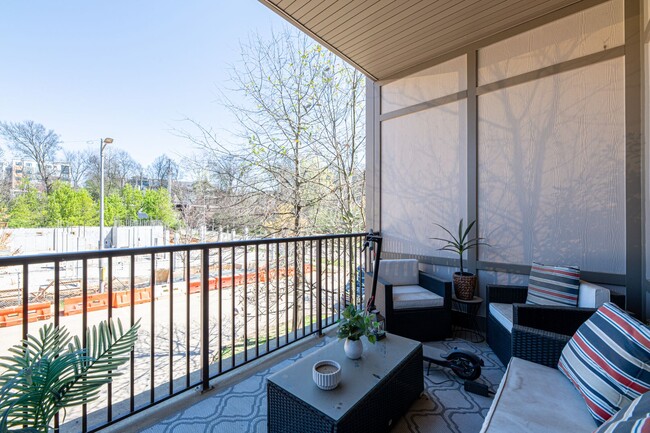 Building Photo - Knoxville 37920 - Riverfront Condo for Ren...