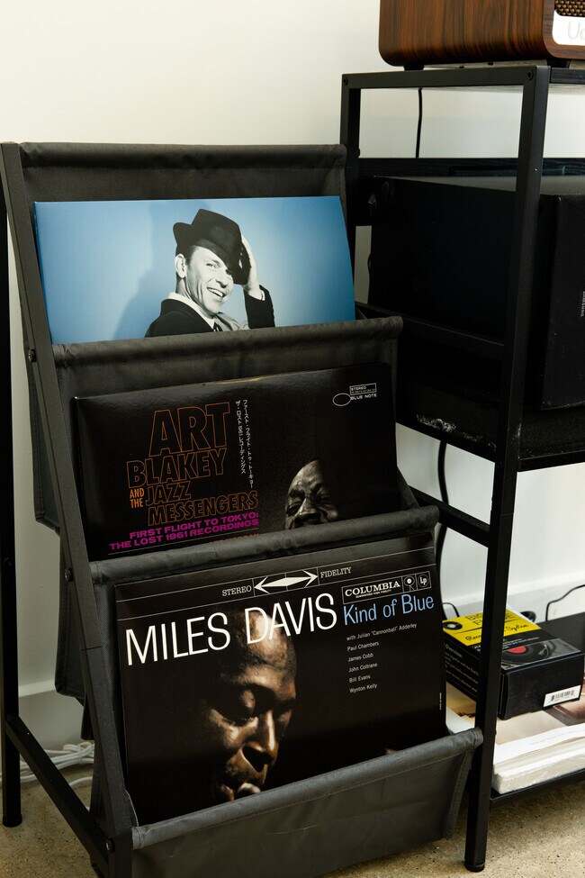 Building Photo - 507 S Park Dr